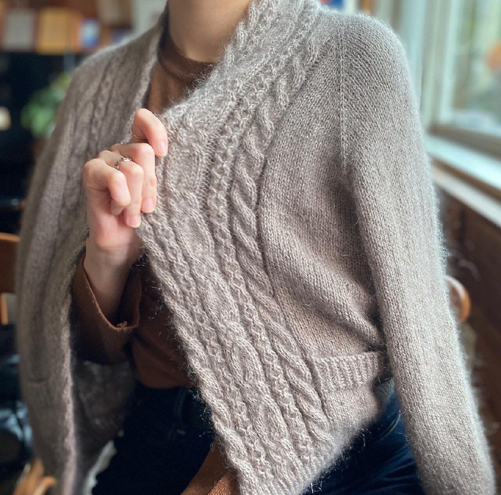 Описание по вязанию кардигана спицами "Over"