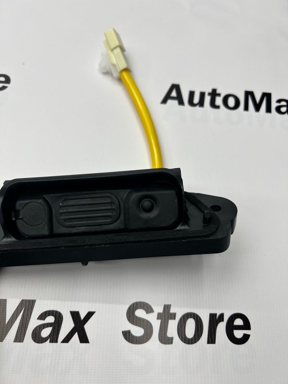 Кнопка открывания багажника Mitsubishi Outlander 5810A077. ОРИГИНАЛ.