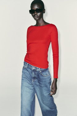 ZARA ХЛОПКОВАЯ ФУТБОЛКА С ВЫРЕЗОМ ЛОДОЧКОЙ, КРАСНЫЙ