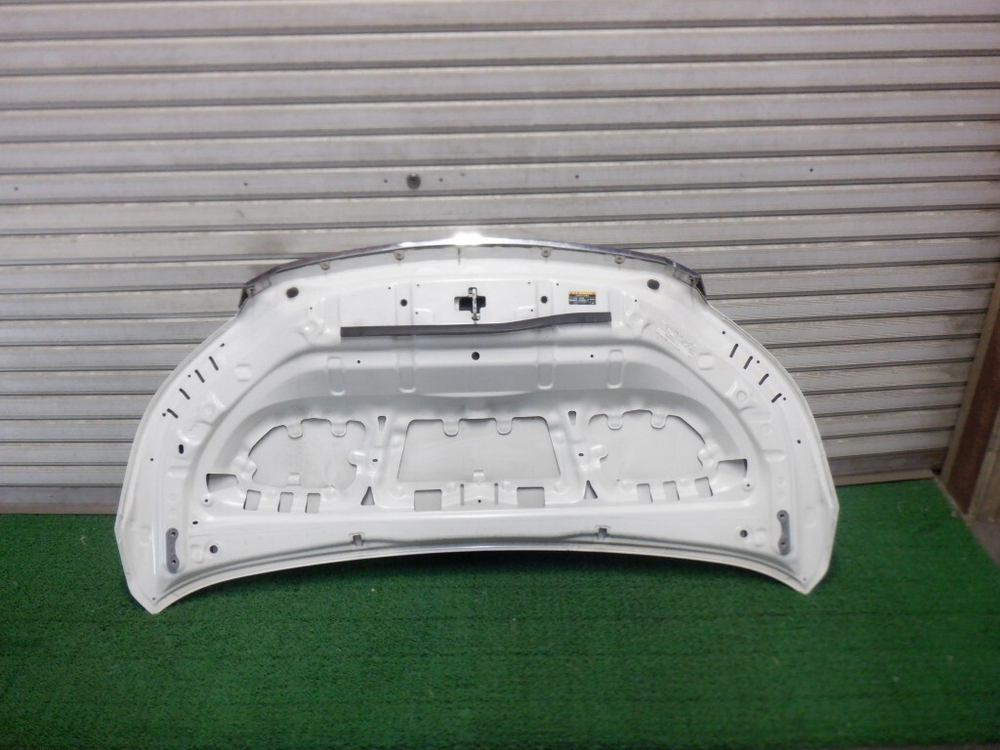 капот Toyota Noah ZWR80 ZRR85 2018