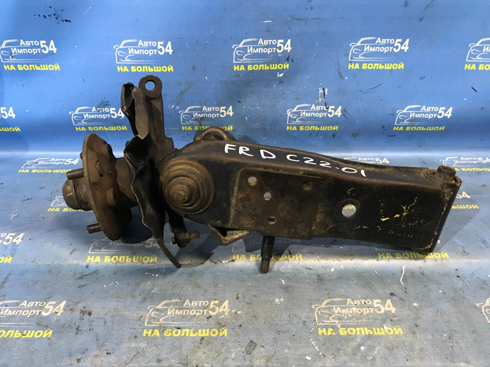 Ступица передняя правая NISSAN LARGO 1992