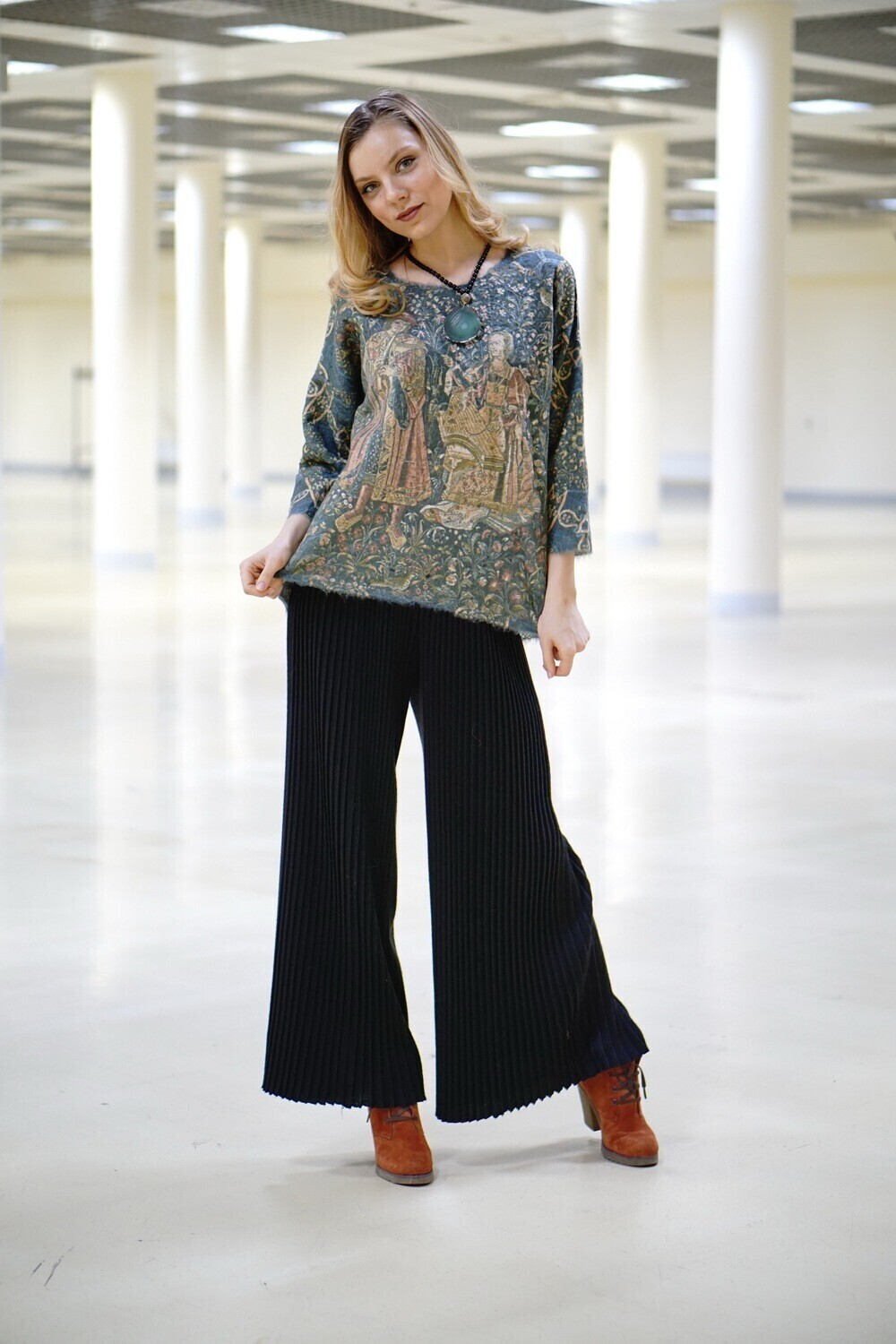 Легкий шерстяной свитер, по мотивам средневековых гобеленов