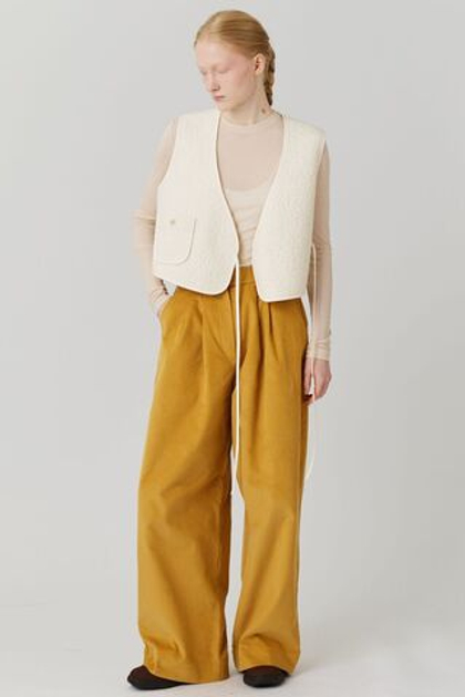 Брюки со складками из горчичного вельвета