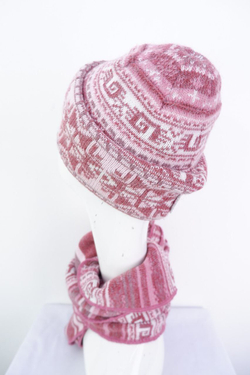 Комплект шапка и шарф красивый
