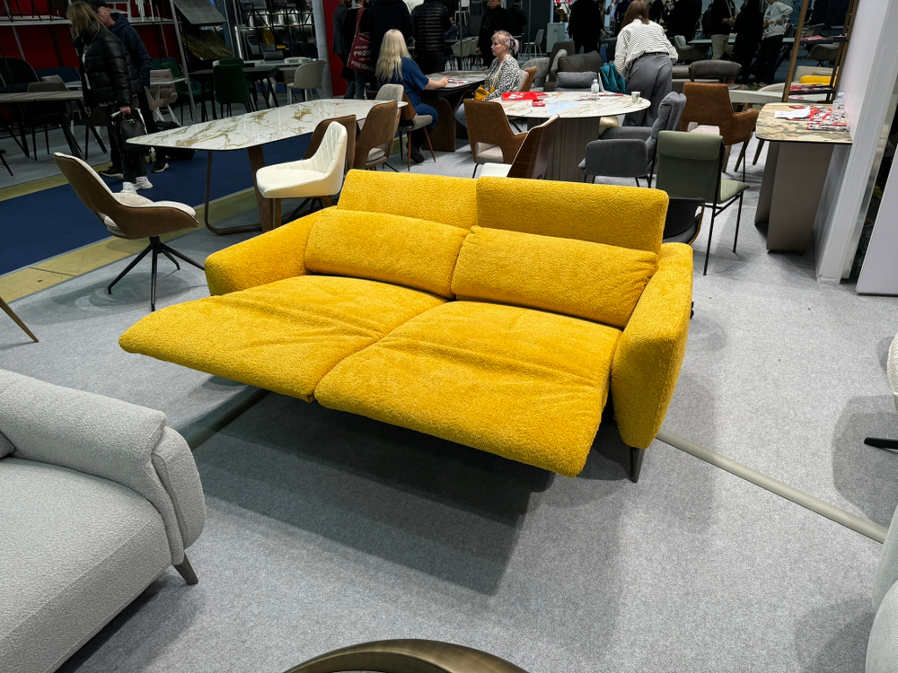 Диван Lafayette (3-х местный) желтый