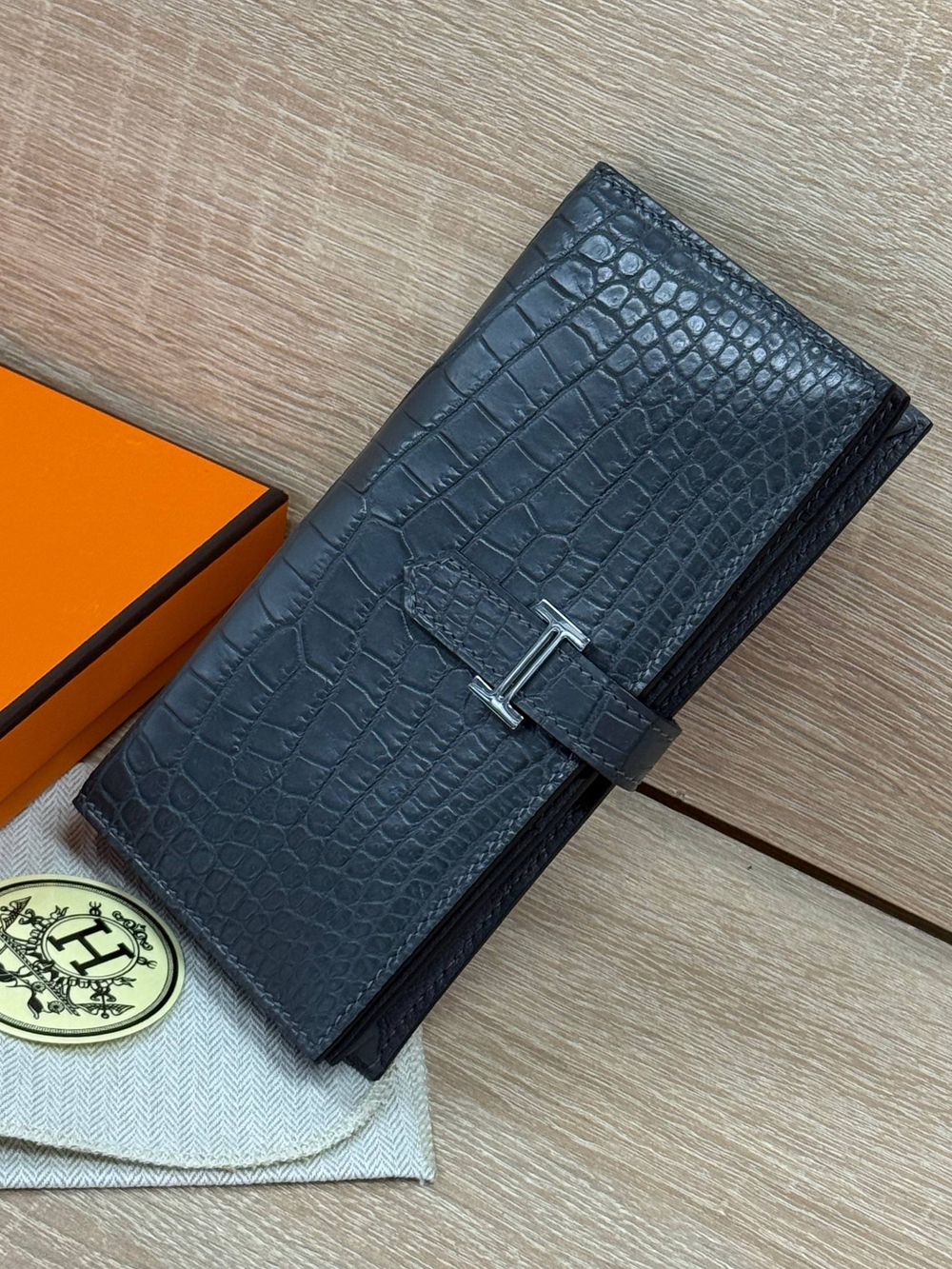Кошелек Hermes из кожи крокодила
