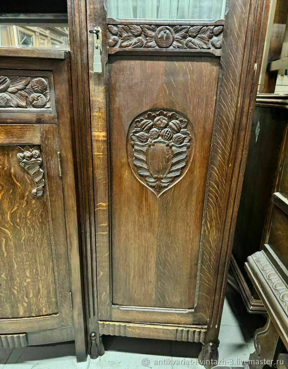 Сервант витрина шкаф
