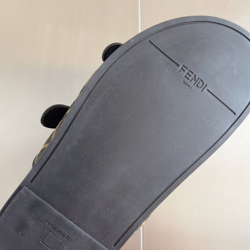 Fendi Feel Slides