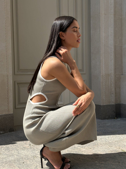 Платье RENEE с боковыми вырезами, хаки