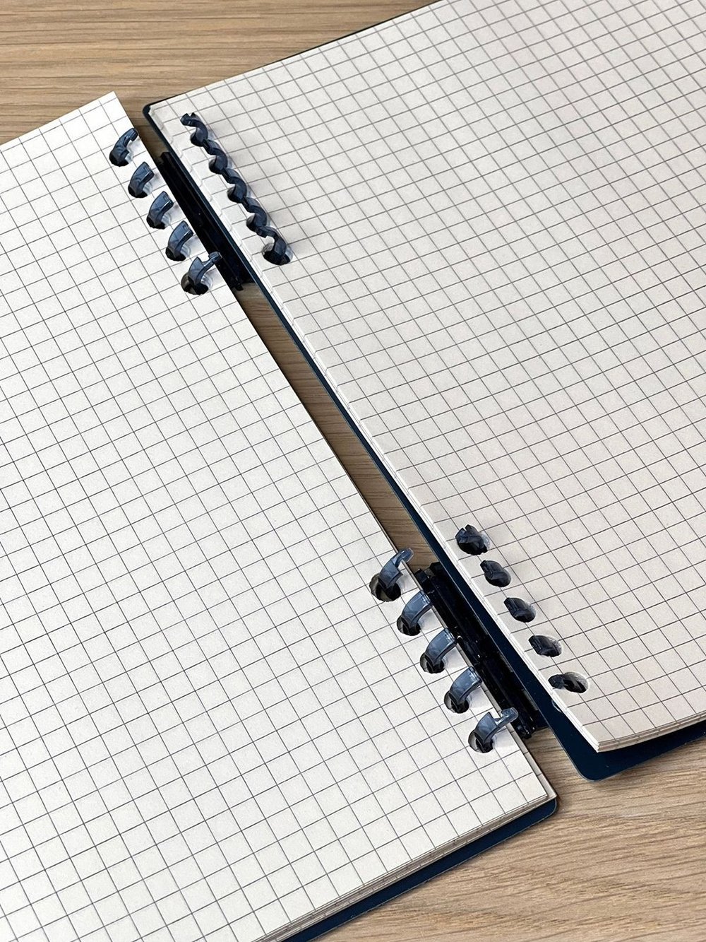 Блокнот квадратный в клетку 60л 195х210 мм т.синий (8808-019)