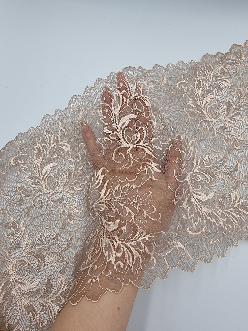 Кружево эластичное коричневое КС54 (22,5 см)