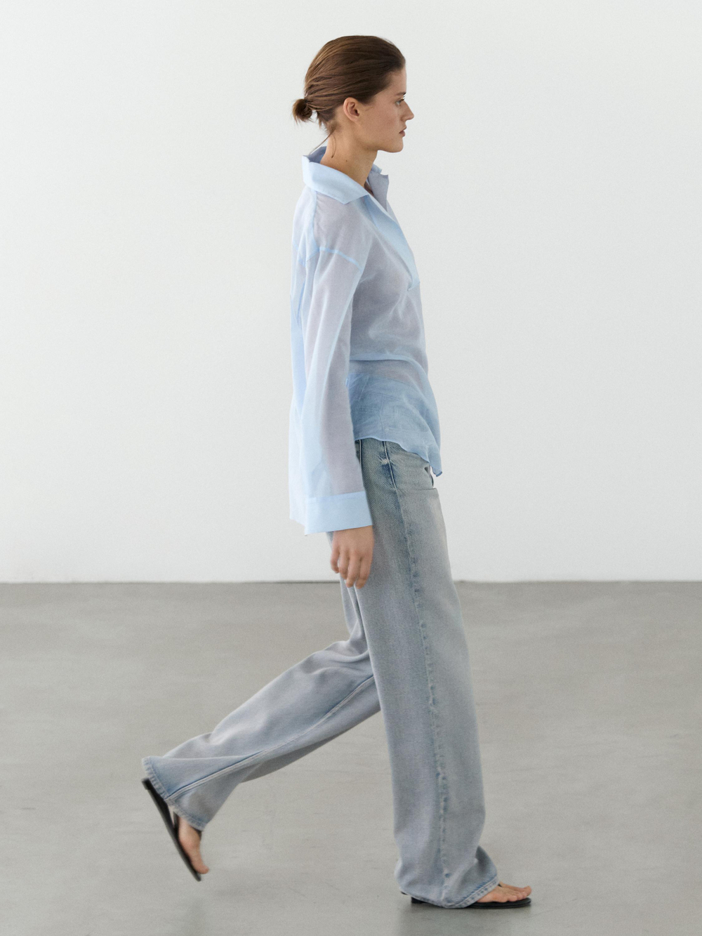 Massimo Dutti Рубашка свободного кроя из 100% хлопка с контрастным воротом, небесно-голубой