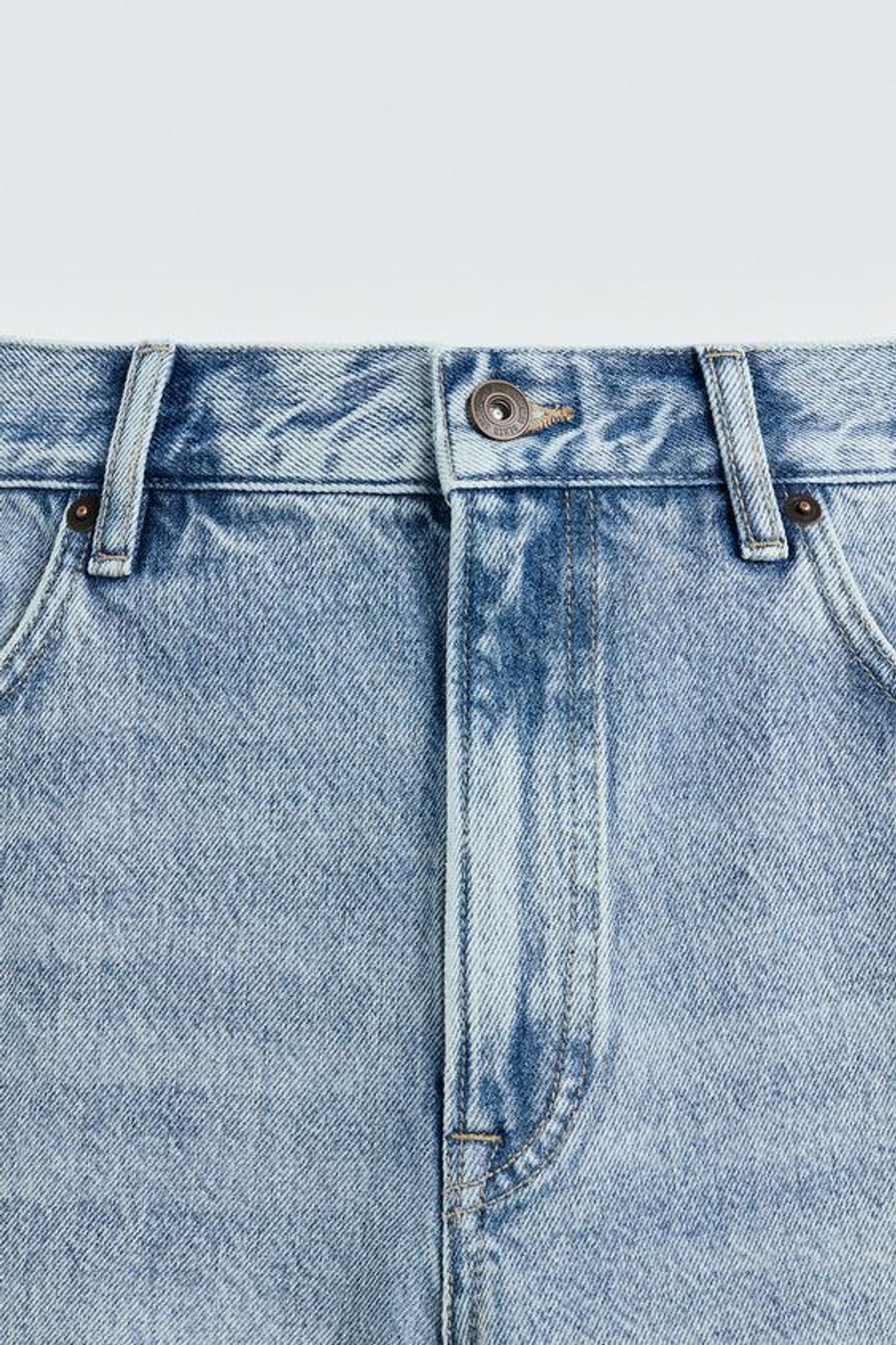 ZARA ДЖИНСОВЫЕ БЕРМУДЫ СТАНДАРТНОГО КРОЯ, ГОЛУБОЙ