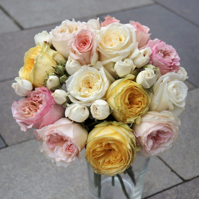 79. Трогательный микс из садовых и кустовых роз