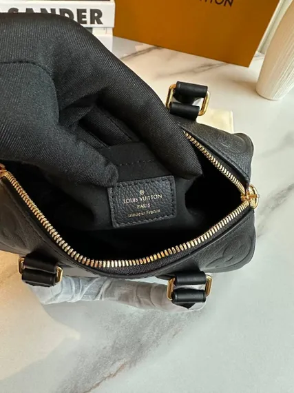 Сумка Louis Vuitton Speedy 20 с плечевым ремнем черный