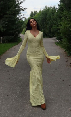 Платье макси трикотажное с воланом