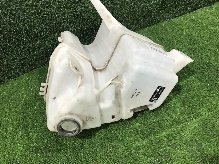 Бачок омывателя Toyota Camry xv70 (2017-н.в.)