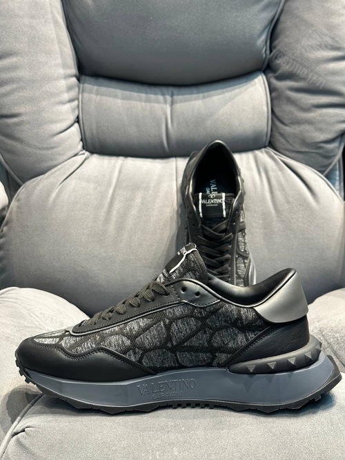 Кроссовки Valentino