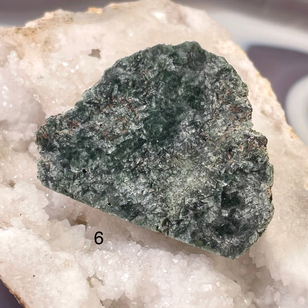 62977 Серафинит необработанный срез 42-75мм №6--57