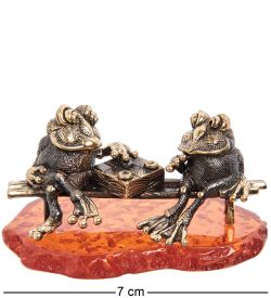 Народные промыслы AM-1095 Фигурка «Лягушки-игра в шашки» (латунь, янтарь)