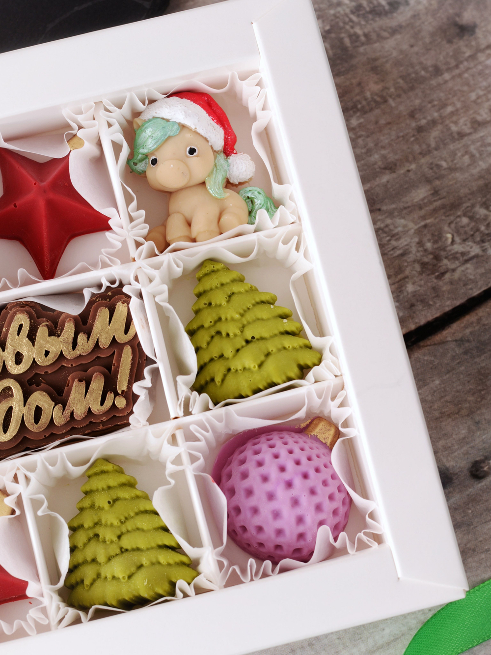 Конфеты ручной работы в наборе "С Новым Годом" с лошадками #2