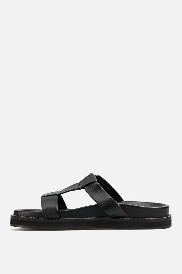 Сандалии на плоской подошве Fajar
