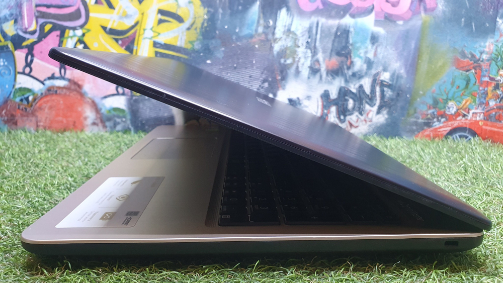 Ноутбук ASUS i3-7/6Gb/Mx110 2Gb/FHD