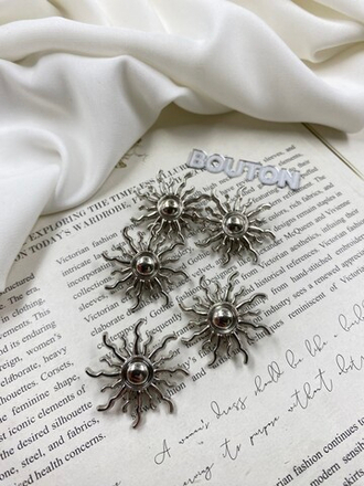 Пуговицы Скиапар. серебристые в форме солнца