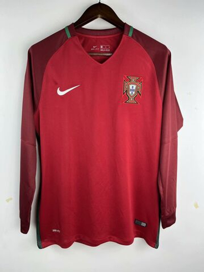 Ретро форма сборной Португалии 2016