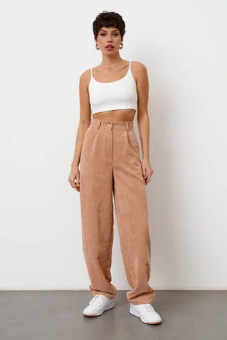 Брюки бананы из вельвета цвета персик