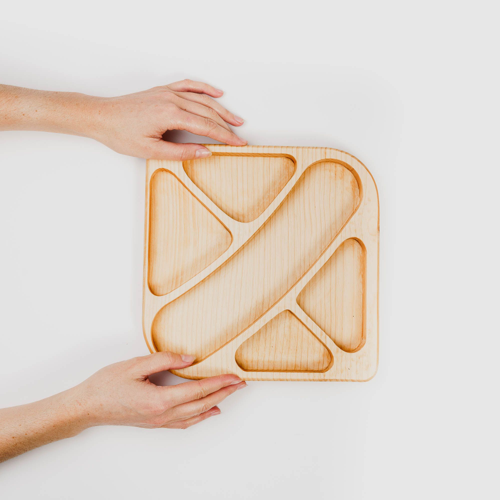 Деревянная менажница для подачи блюд из кедра