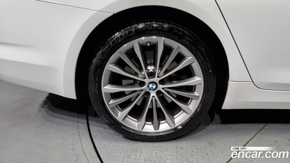 BMW 5 Series (G30) 540i xDrive Luxury Plus (09.2020)