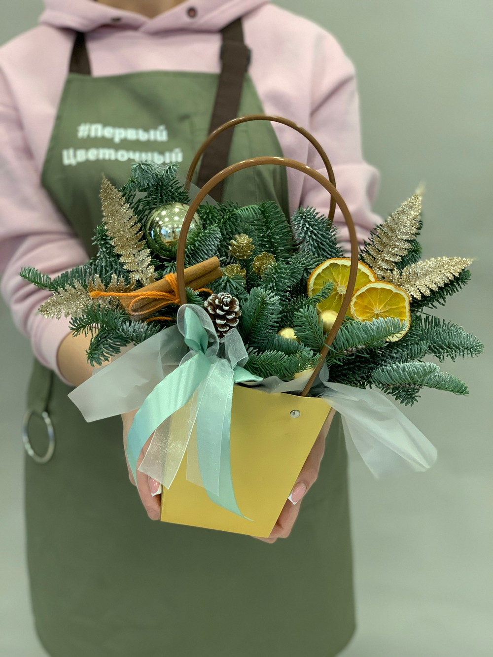 Букет цветов Елка в сумке (цитрус)