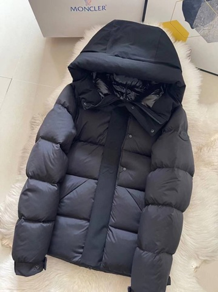 Пуховик Moncler