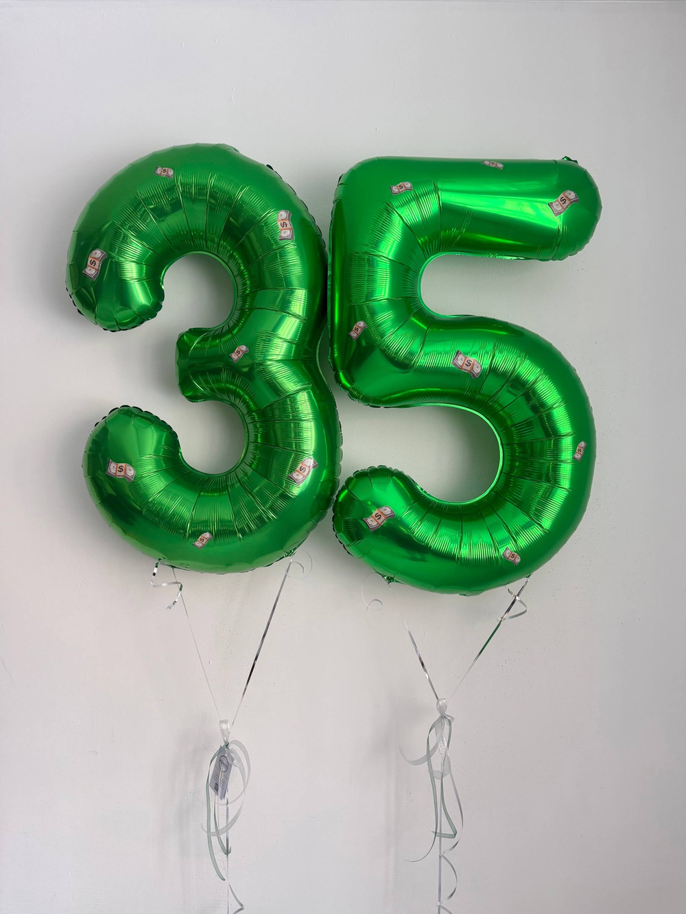 Воздушные гелиевые шарики с доставкой по Хабаровску цифры зеленые на юбилей доллар №4589