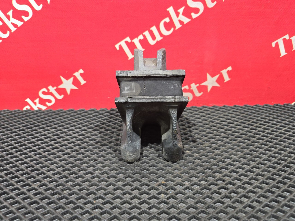 Подушка двигателя передняя