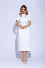 Женское изящное белое платье с пуговицами