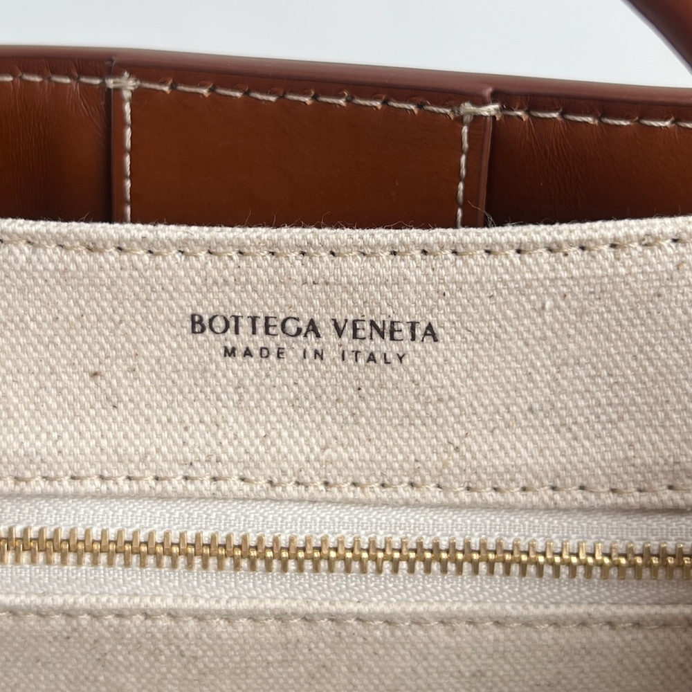 Bottega Veneta Small Andiamo 25 cm