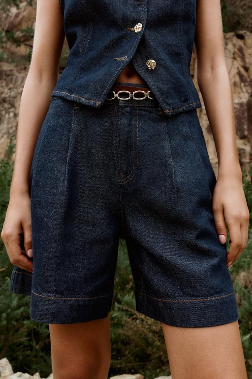 ZARА ДЖИНСОВЫЕ ШОРТЫ Z1975 С ВЫТАЧКАМИ И РЕМНЕМ, СИНИЙ