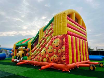 Коммерческий надувной батут с крышей «Смайлики», 10*6*6 м