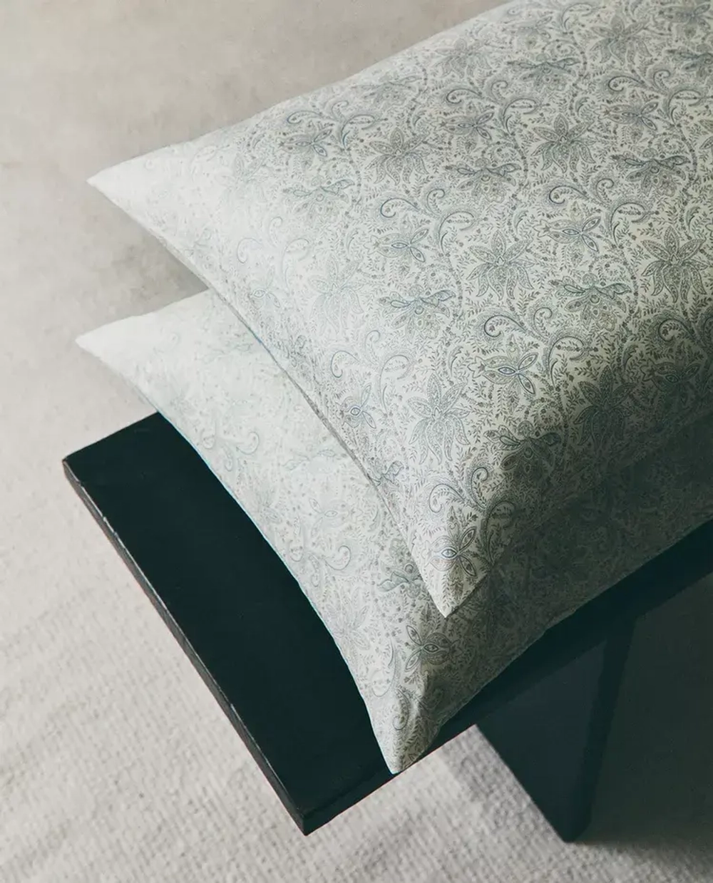 ZARA HOME НАВОЛОЧКА ИЗ САТИНА С ПРИНТОМ ПЕЙСЛИ, СИНИЙ