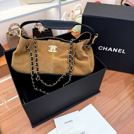 Сумка Chanel 25A в комбинации бежевой замши и черной кожи