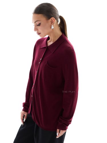 Трикотажная бордовая рубашка с накладным карманом