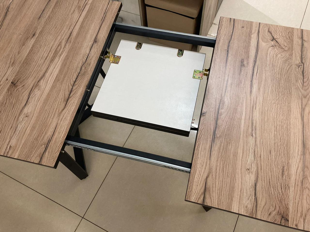 Стол разд пластик Миллер бабочка К-т ног №5 черный Царг.пояс 930 черный Ст-ца дуб кера (черн)