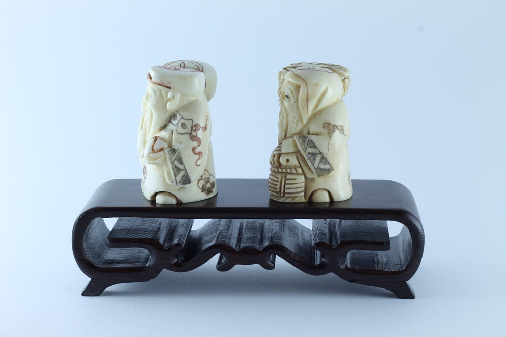 Сет нэцкэ Дзюродзин и Фукурокудзю на подставке