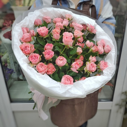 Букет с 9 пионовидными розами сорта "Madam Bombastic"