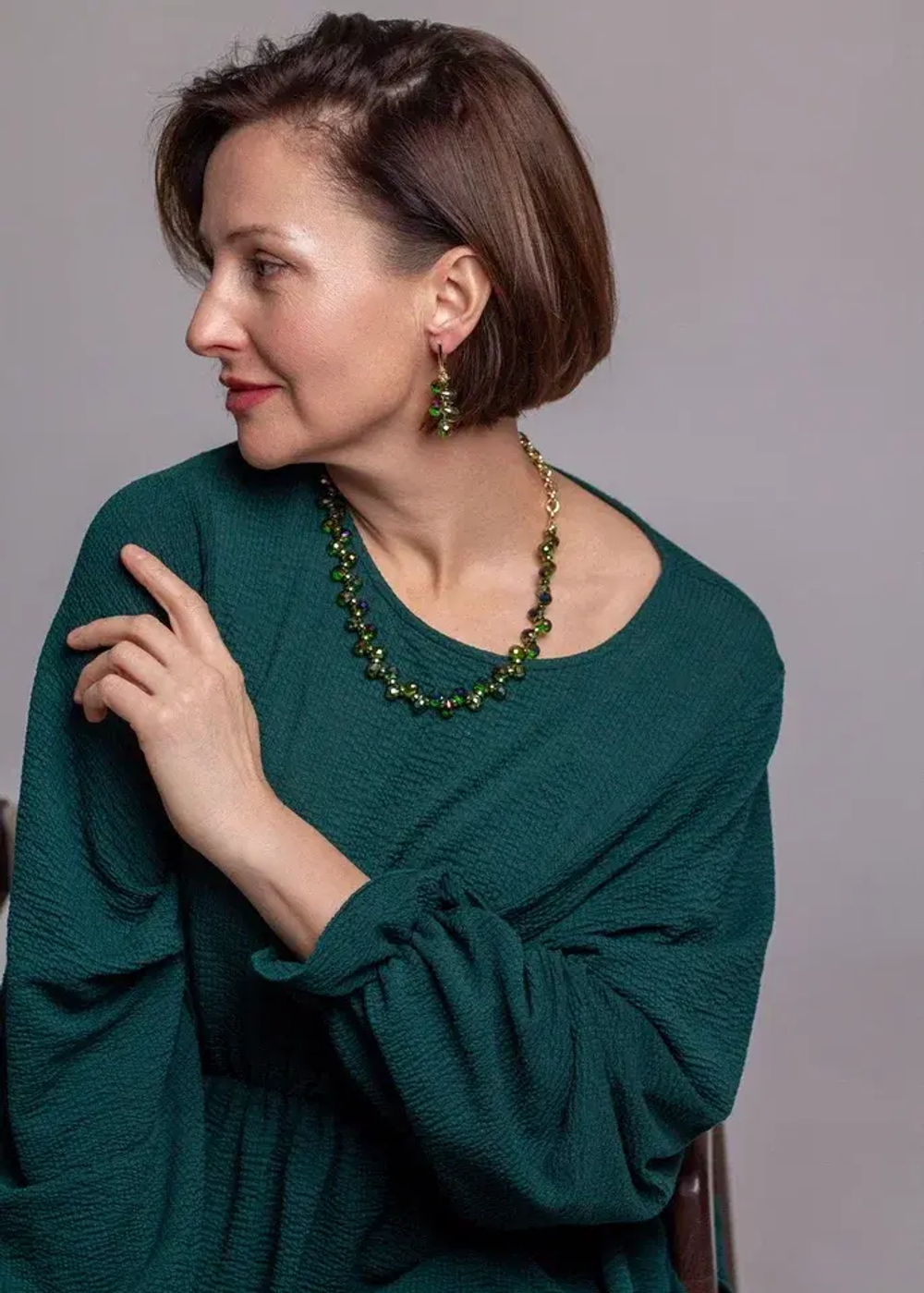 Колье "Деора" серо-зеленый чешский хрусталь, оттенок золото