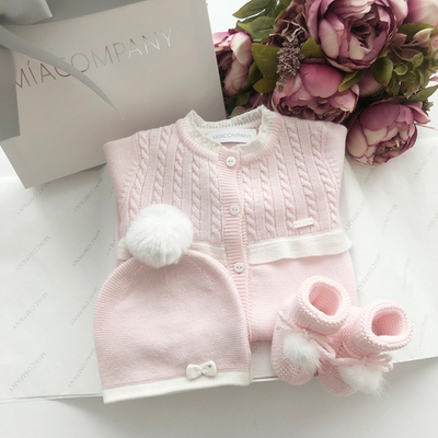 Нарядный комплект из комбинезона с рюшей, шапочки и пинеток с помпоном (Светло-Розовый/р. 56 см)