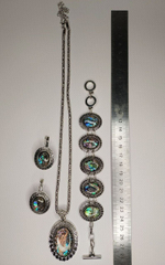 Комплект бижутерии. Подвеска, серьги, браслет с перламутровыми вставками "Перламутр" Форма "Овал"