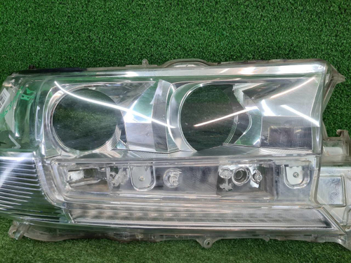 Стекло фары правое Land Cruiser 200 (2015-2021)
